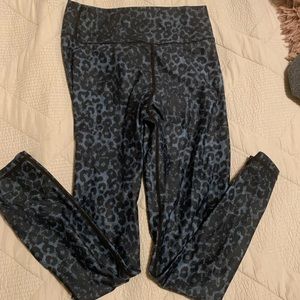 Zyia blue leopard scrunch leggings